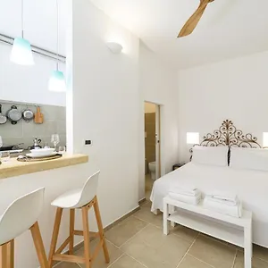 Don Giuliano Centro , Lecce Itália